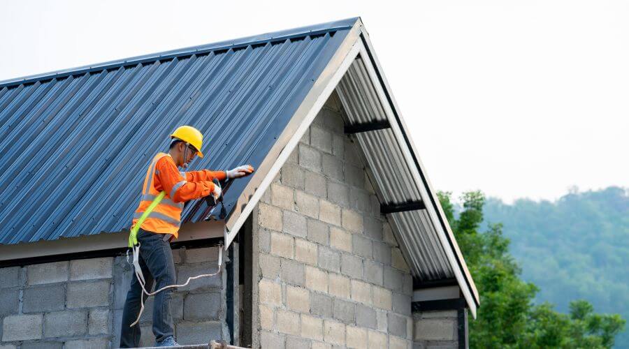 Professional gutter cleaning in Elgin, NE